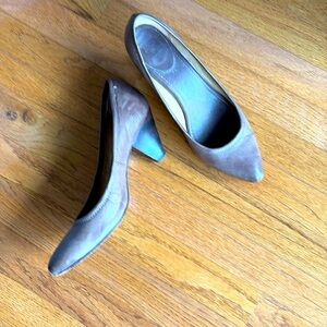 Frye pumps heals leather size 11  taupe